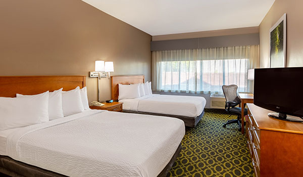 Madison Wisconsin Hotel Rooms Days Inn Suites By Wyndham